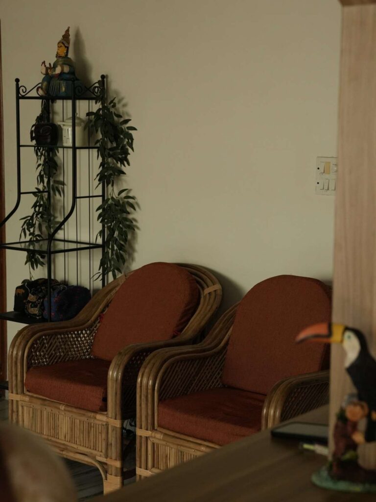 Interior del alojamiento durante el retiro de yoga en India